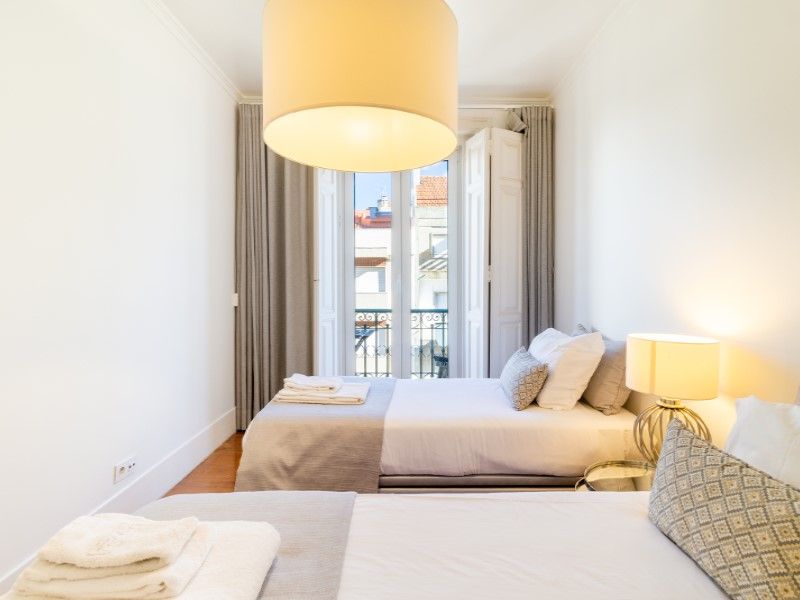 apartment 6 Rooms for sale on Lisboa (1150)
