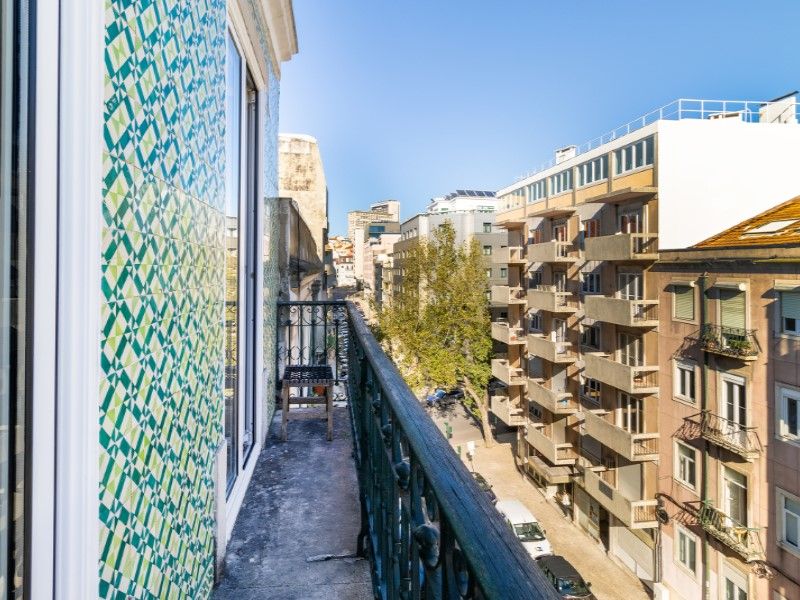 apartment 6 Rooms for sale on Lisboa (1150)