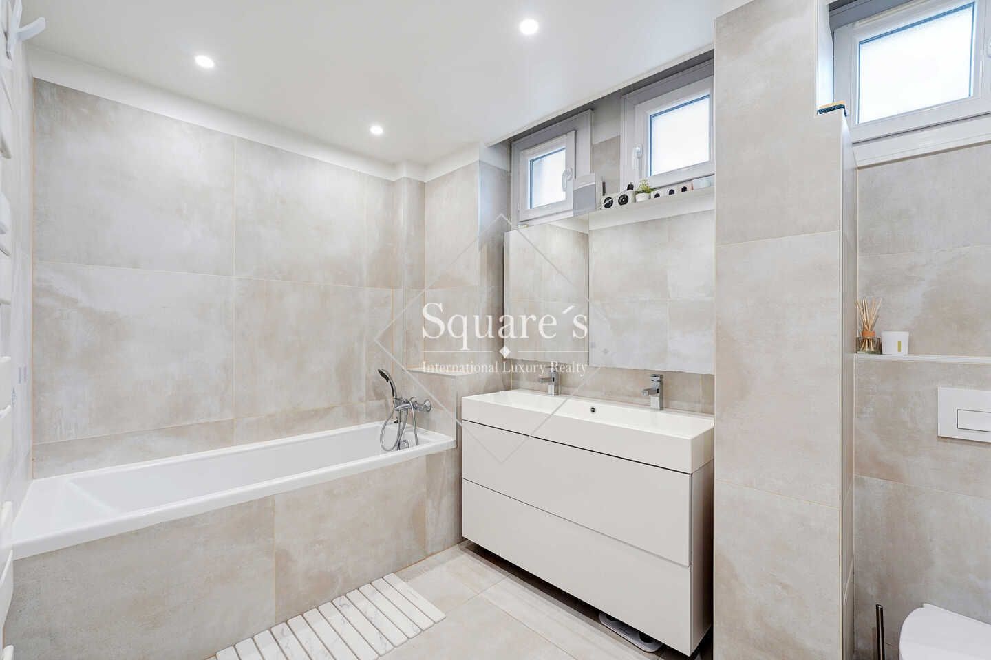 apartment 4 Rooms for sale on Neuilly-sur-Seine (92200)