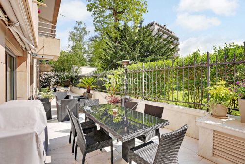 Sale Apartment Paris 16ème 5&nbsp;Rooms 136&nbsp;m²