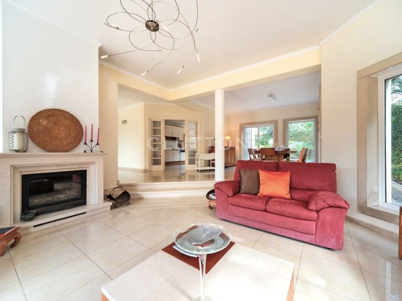 house 9 Rooms for sale on Sintra (2710)