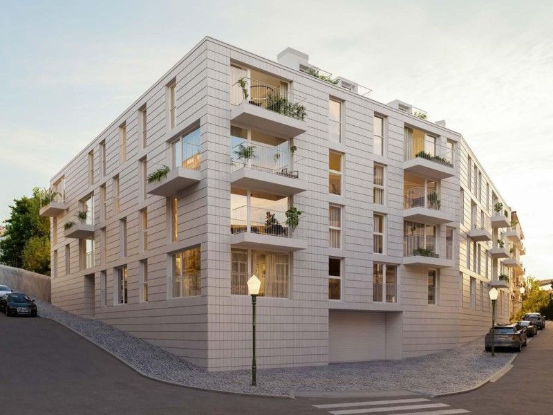 apartment 5 Rooms for sale on Lisboa (1300)