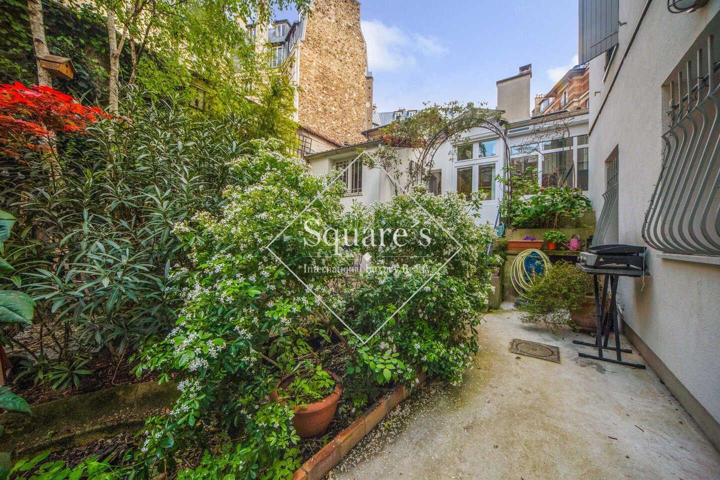 apartment 5 Rooms for sale on Paris 10ème (75010)