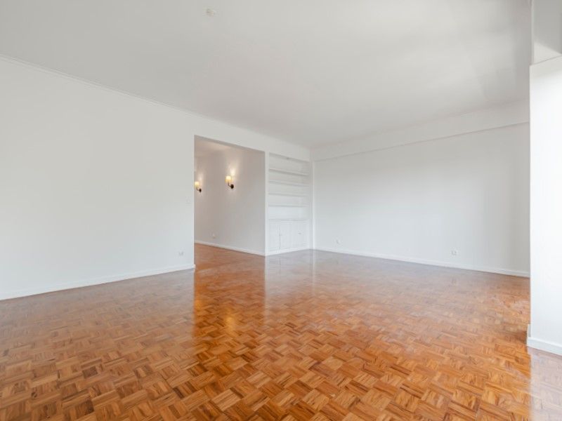 apartment 5 Rooms for sale on Lisboa (1350)