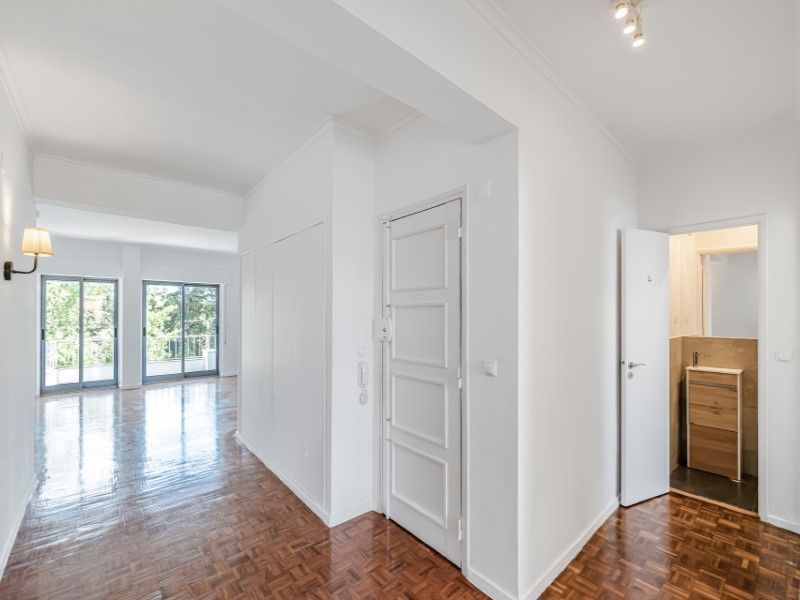 apartment 5 Rooms for sale on Lisboa (1350)