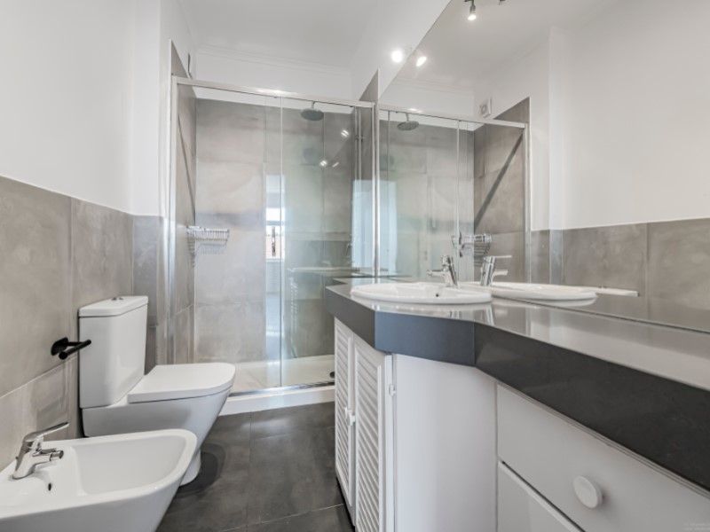 apartment 5 Rooms for sale on Lisboa (1350)