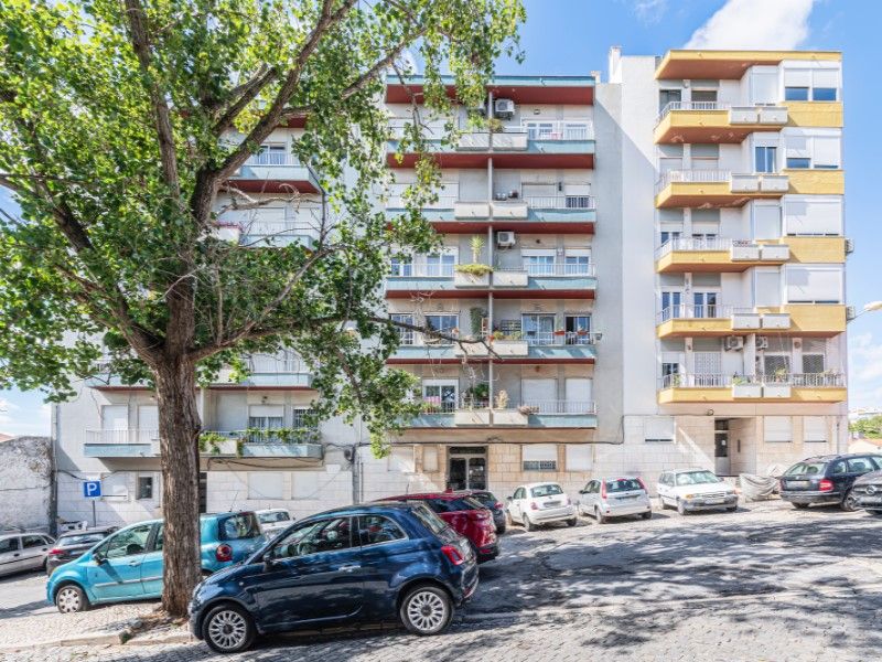 apartment 5 Rooms for sale on Lisboa (1350)