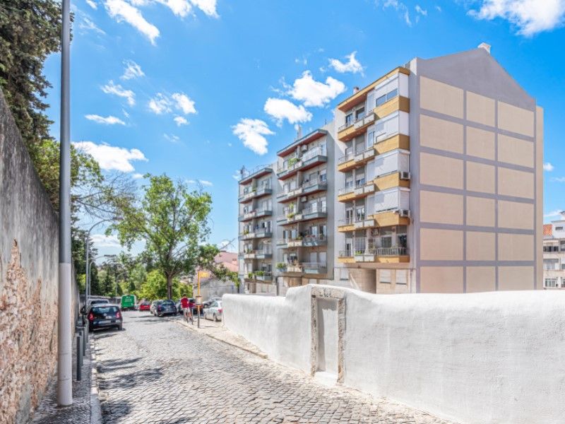 apartment 5 Rooms for sale on Lisboa (1350)