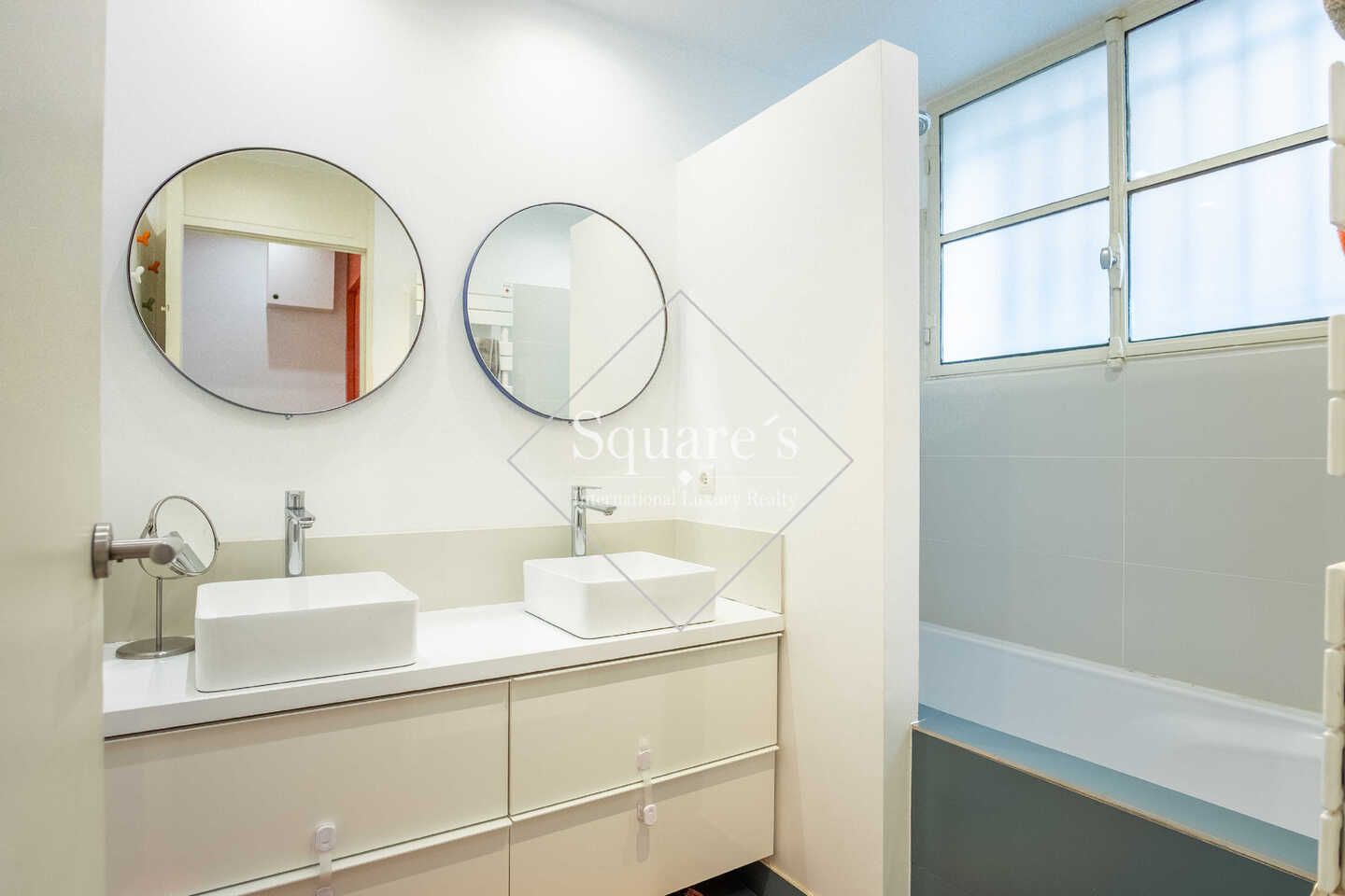 apartment 5 Rooms for sale on Paris 15ème (75015)