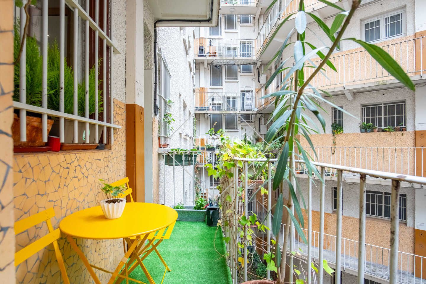 apartment 5 Rooms for sale on Paris 15ème (75015)