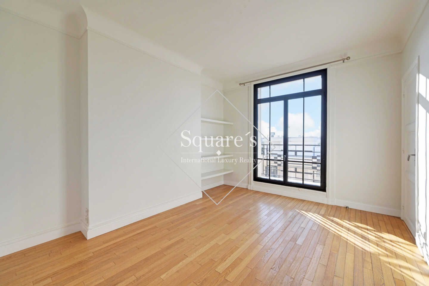 apartment 5 Rooms for sale on Neuilly-sur-Seine (92200)