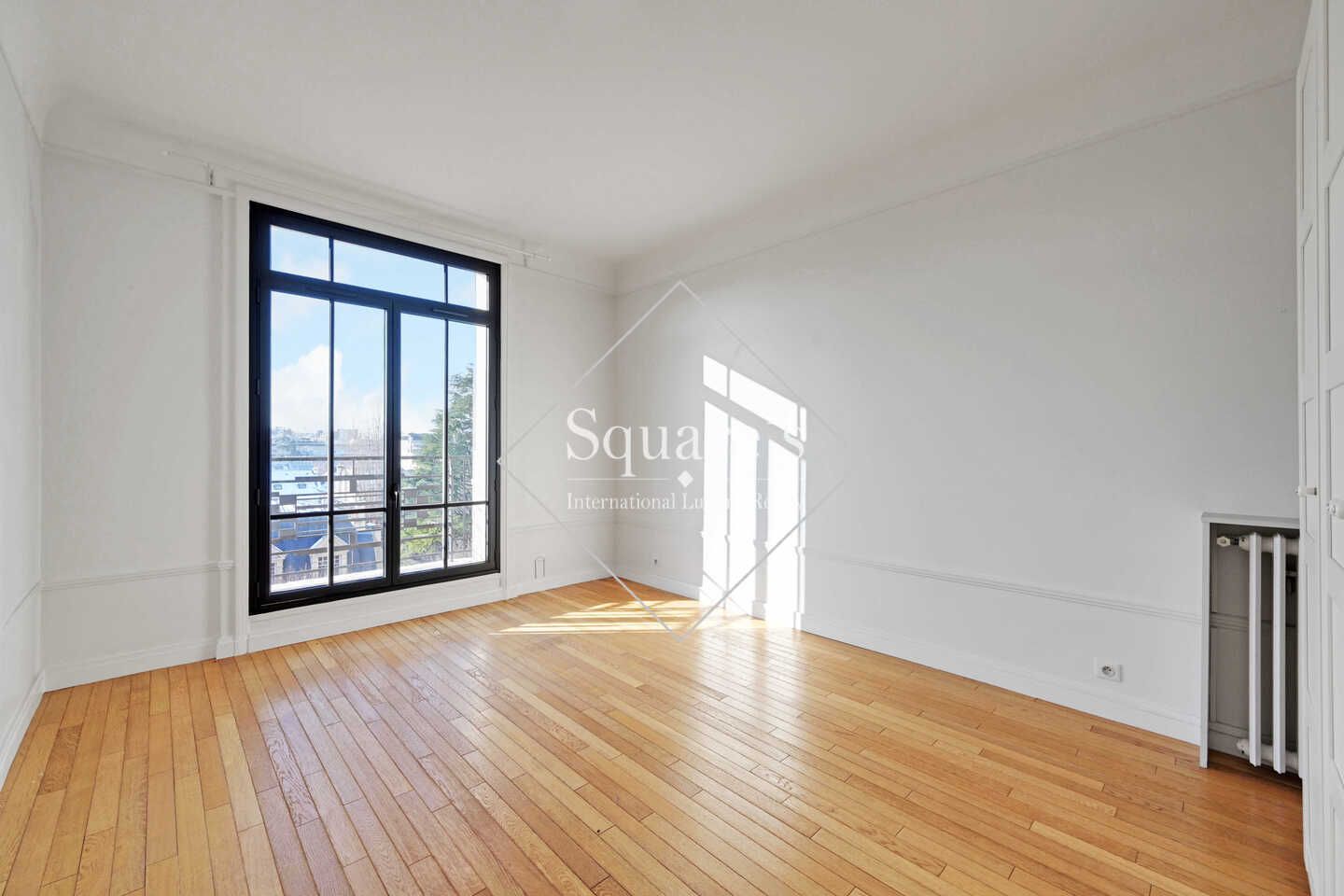 apartment 5 Rooms for sale on Neuilly-sur-Seine (92200)