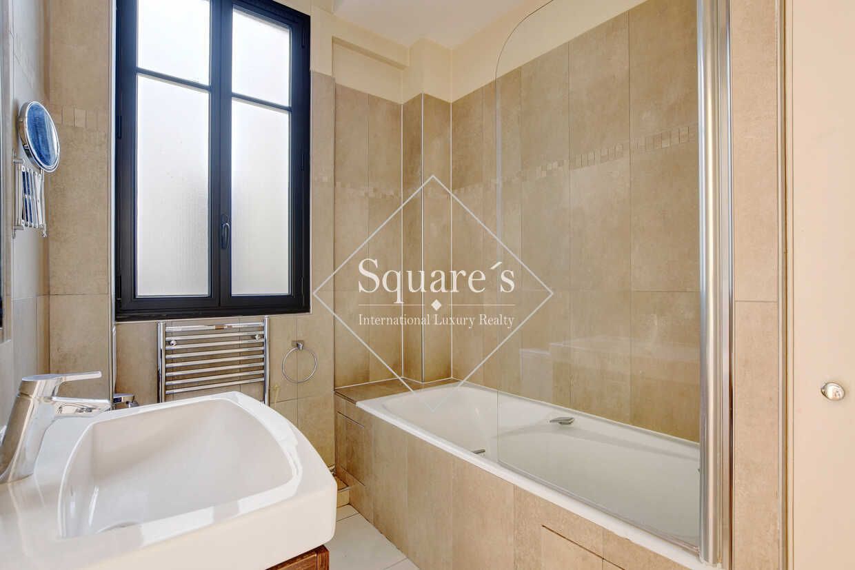 apartment 6 Rooms for sale on Neuilly-sur-Seine (92200)