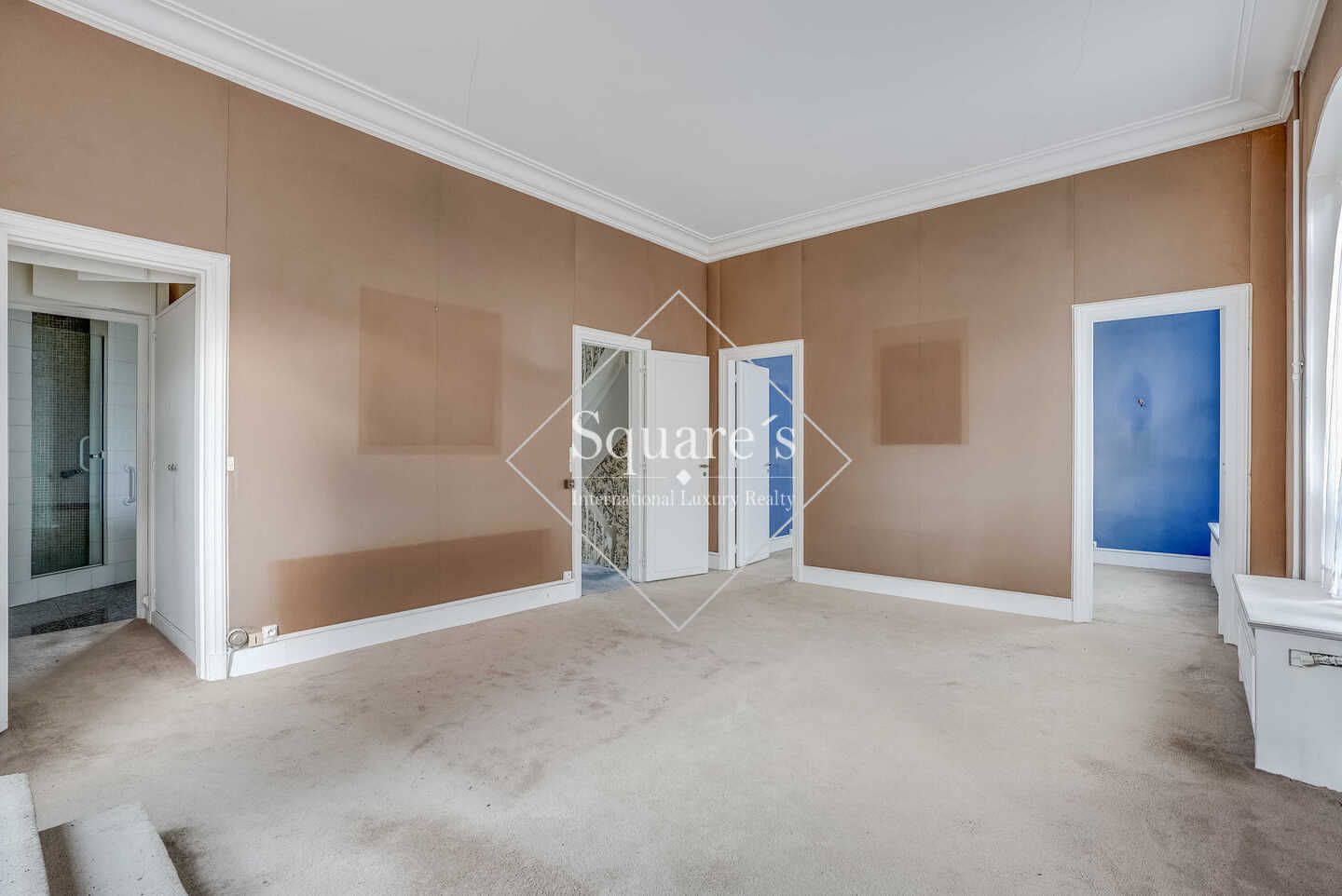 house 7 Rooms for sale on Saint-Cloud (92210)