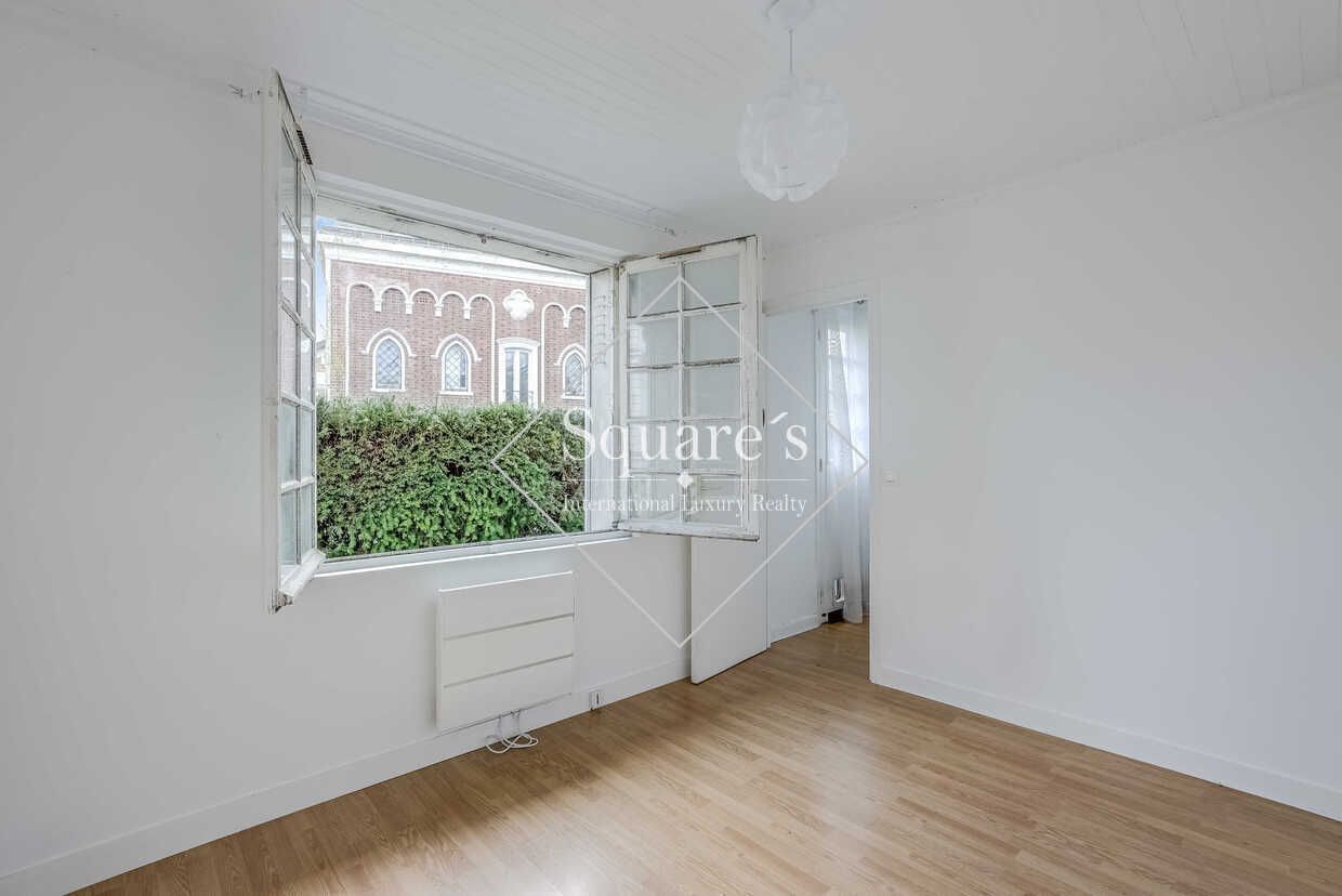 house 7 Rooms for sale on Saint-Cloud (92210)