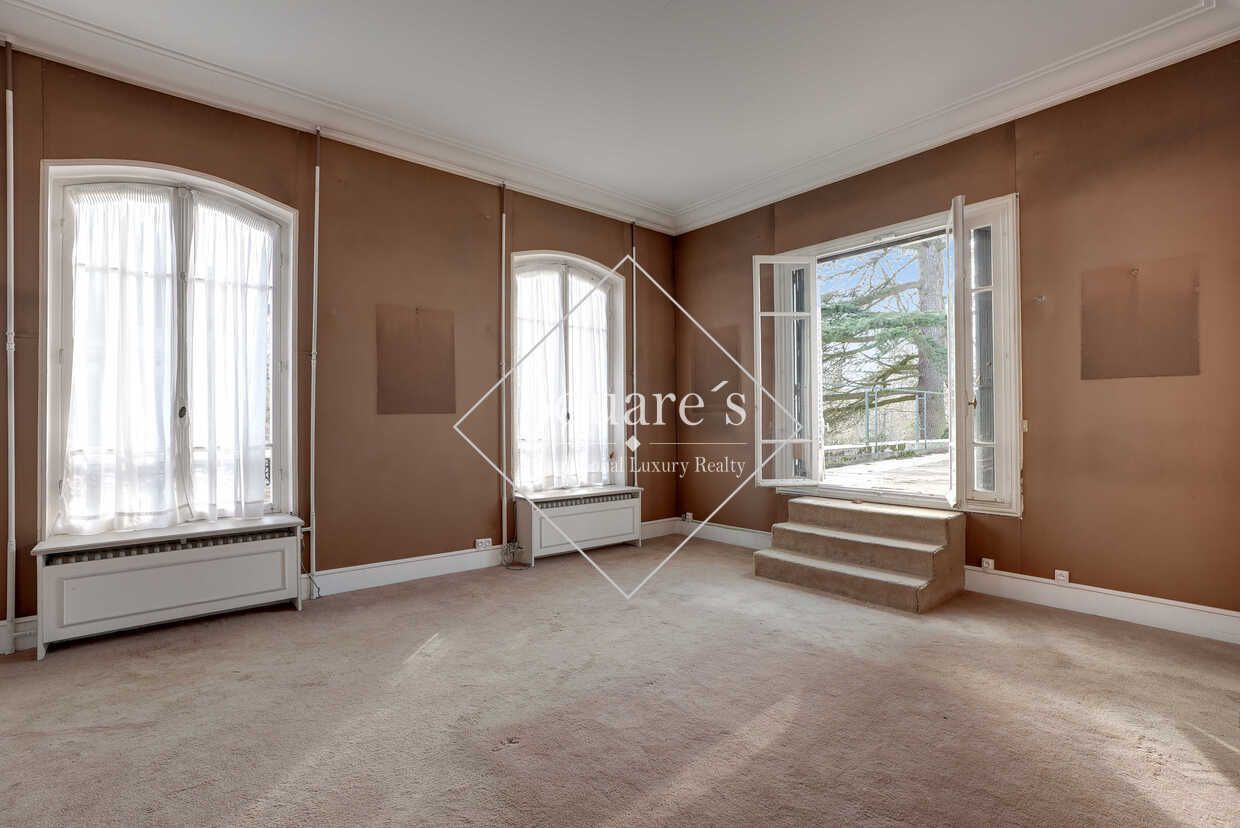 house 7 Rooms for sale on Saint-Cloud (92210)