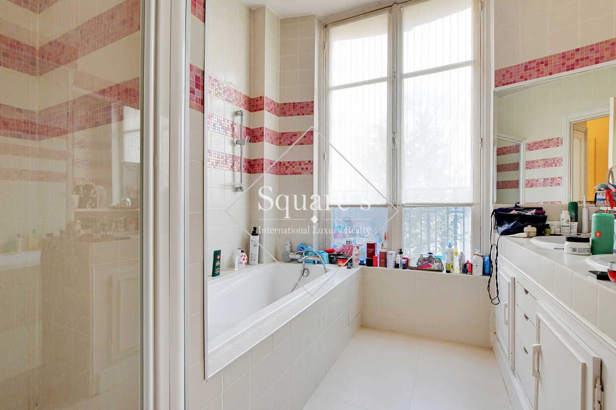 apartment 7 Rooms for sale on Paris 16ème (75016)