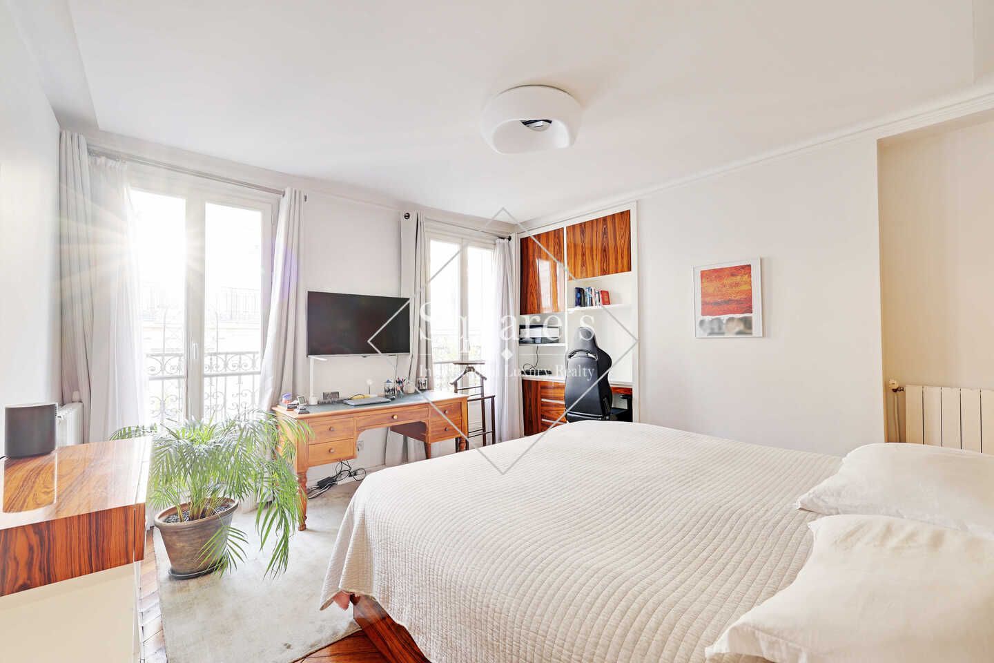 apartment 5 Rooms for sale on Paris 17ème (75017)