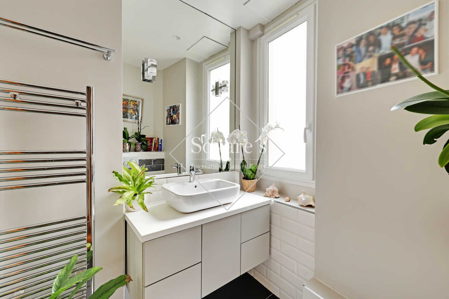 apartment 5 Rooms for sale on Paris 17ème (75017)