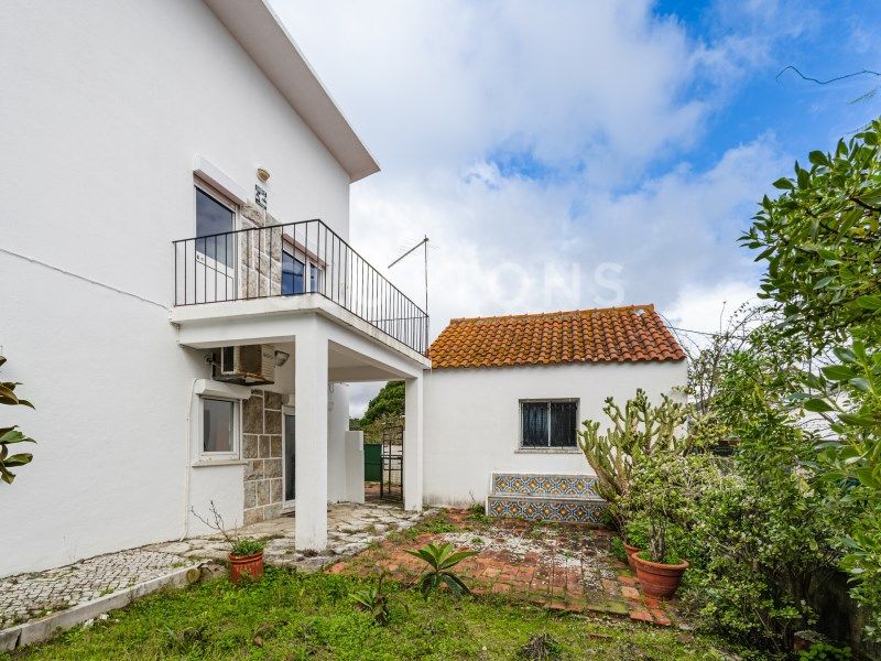 house 12 Rooms for sale on Almada (2825)