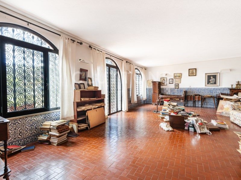 house 12 Rooms for sale on Almada (2825)