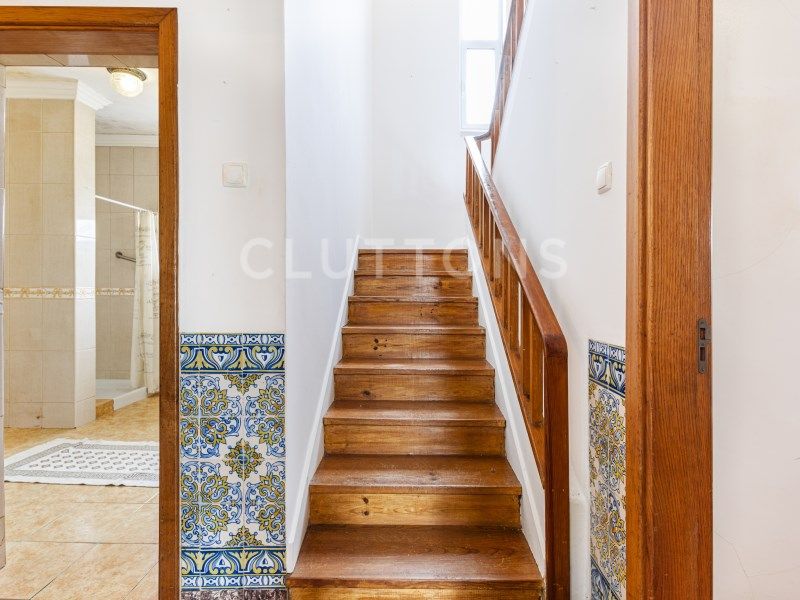 house 12 Rooms for sale on Almada (2825)