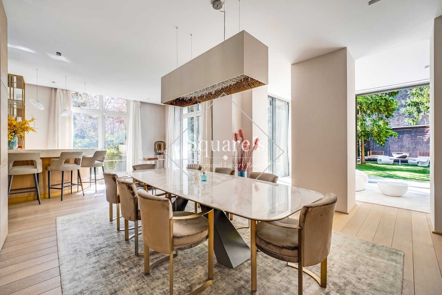 hôtel particulier 14 Pièces en vente sur Paris 16ème (75016)