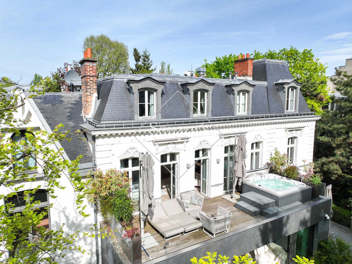 hôtel particulier 14 Pièces en vente sur Paris 16ème (75016)