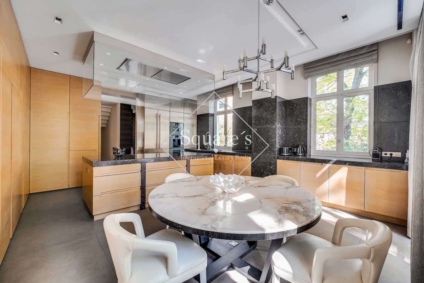 hôtel particulier 14 Pièces en vente sur Paris 16ème (75016)