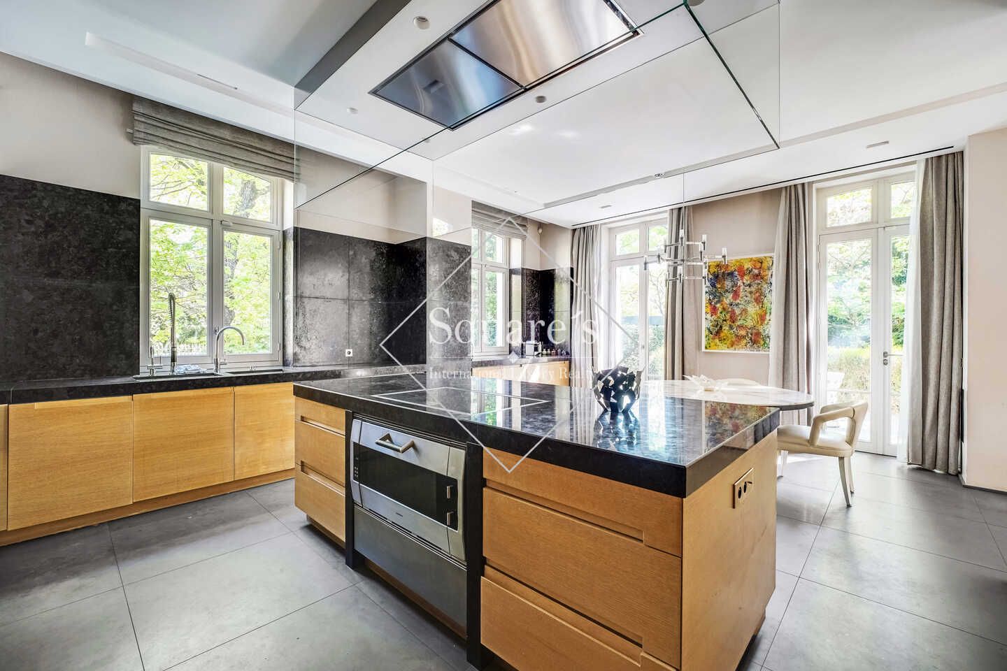hôtel particulier 14 Pièces en vente sur Paris 16ème (75016)