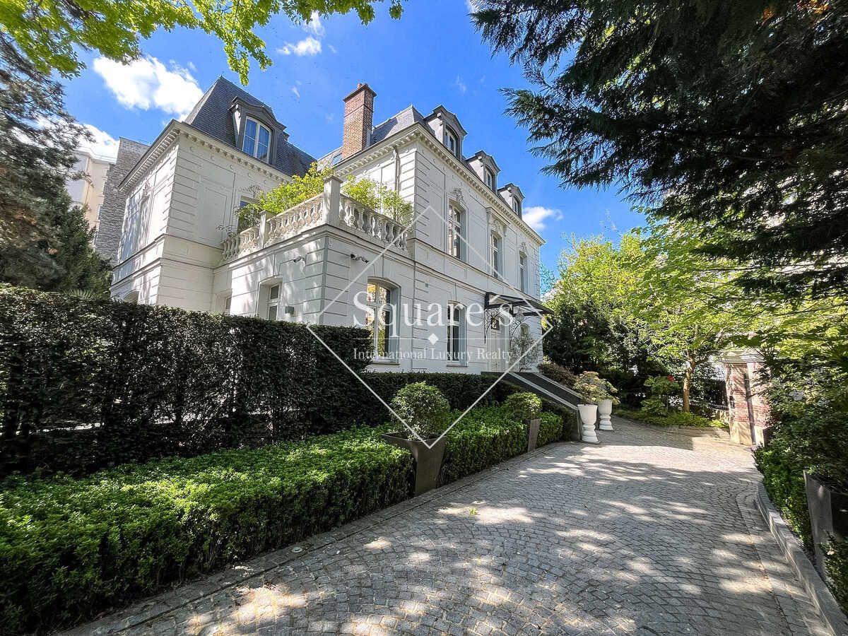 hôtel particulier 14 Pièces en vente sur Paris 16ème (75016)