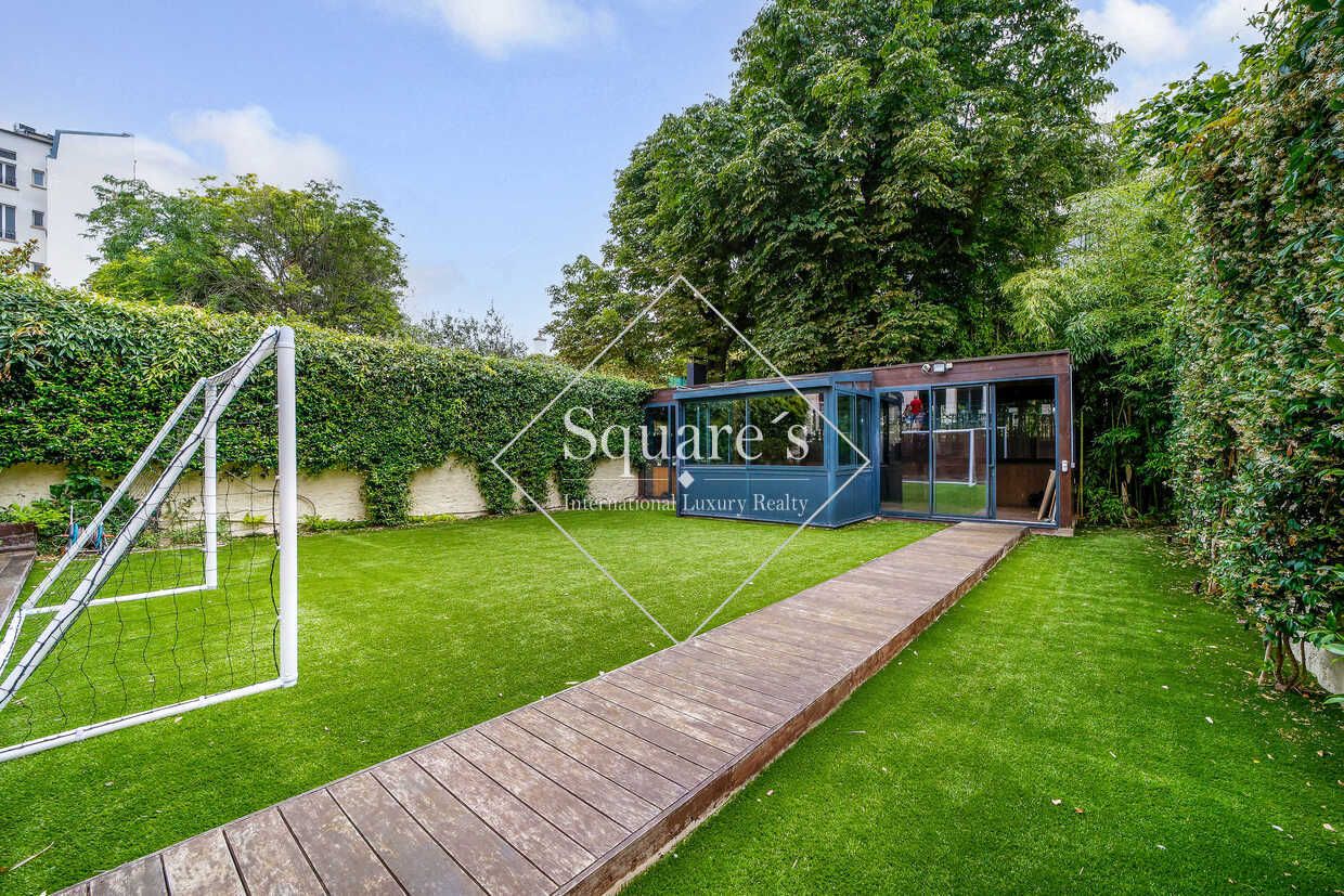 mansion (hôtel particulier) 8 Rooms for sale on Neuilly-sur-Seine (92200)