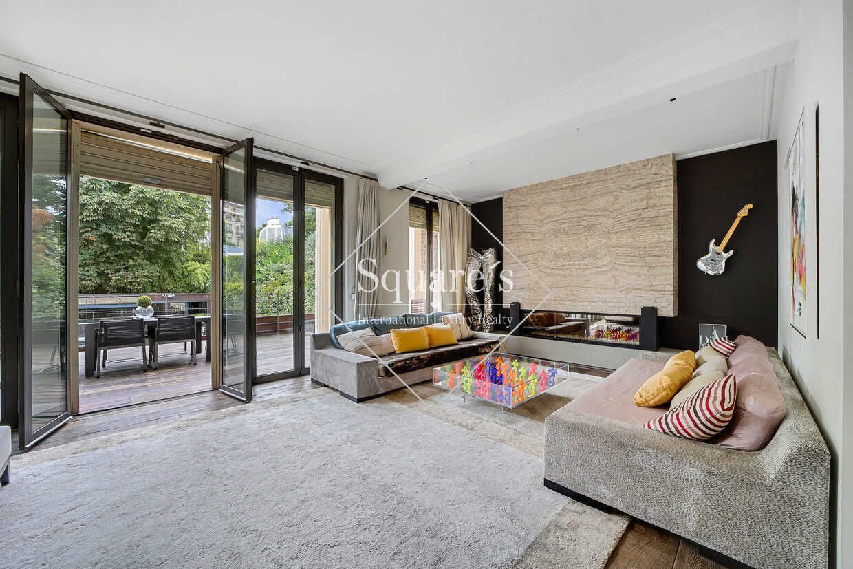 mansion (hôtel particulier) 8 Rooms for sale on Neuilly-sur-Seine (92200)