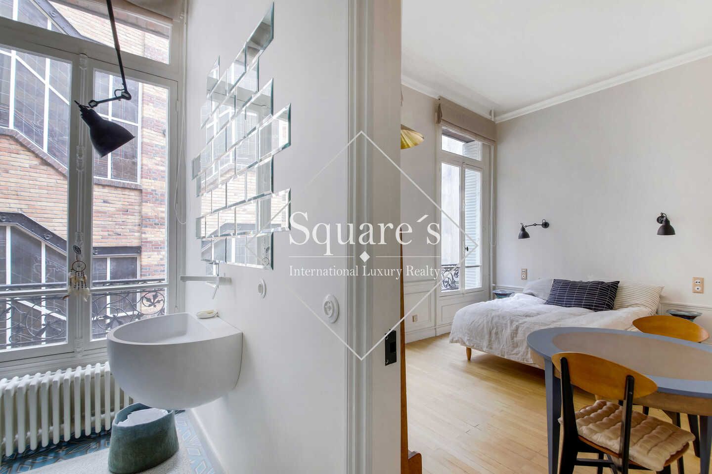 apartment 8 Rooms for sale on Paris 16ème (75016)