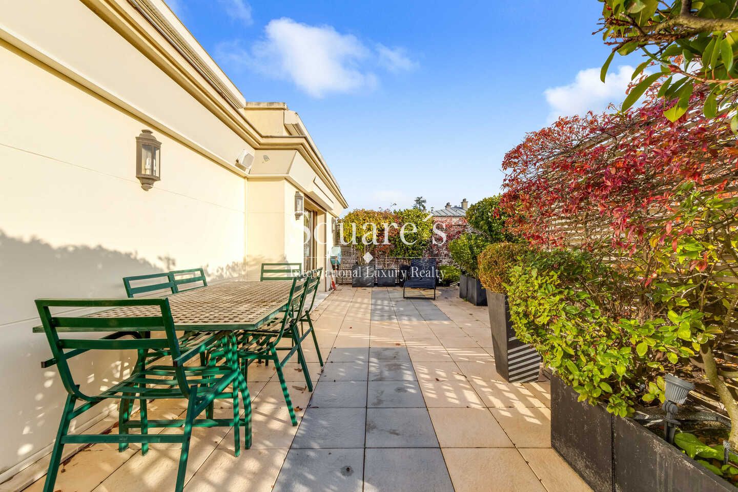 mansion (hôtel particulier) 10 Rooms for sale on Neuilly-sur-Seine (92200)