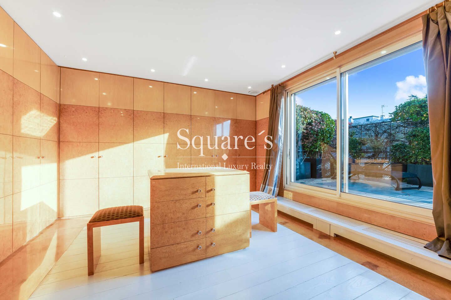 mansion (hôtel particulier) 10 Rooms for sale on Neuilly-sur-Seine (92200)