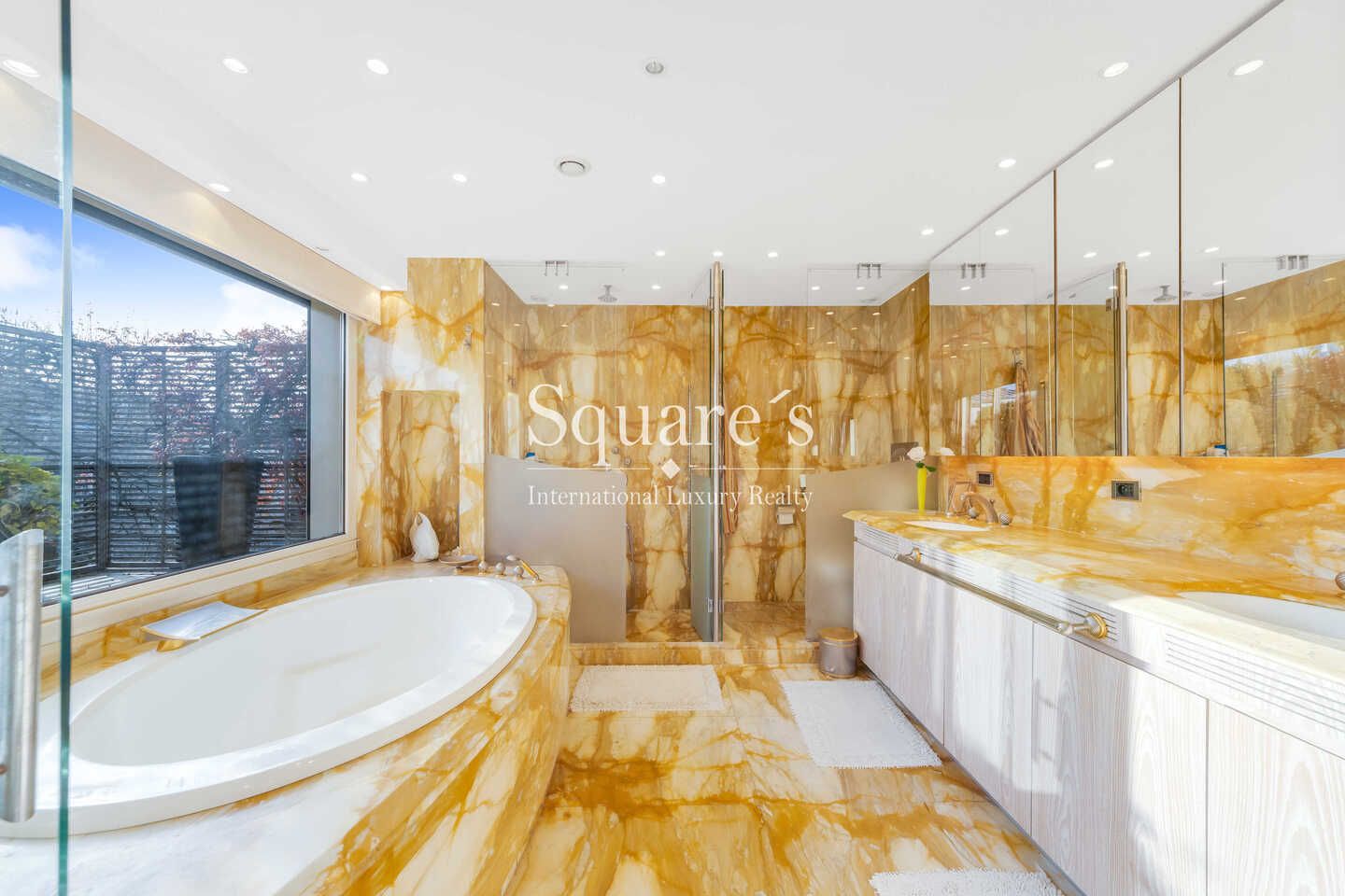 mansion (hôtel particulier) 10 Rooms for sale on Neuilly-sur-Seine (92200)