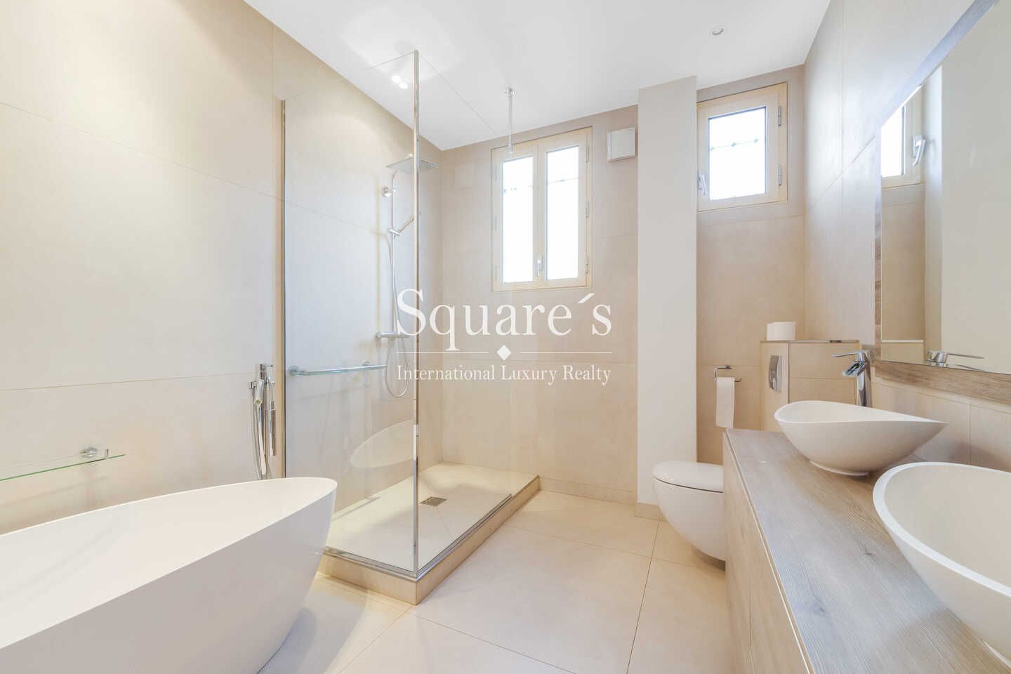 mansion (hôtel particulier) 10 Rooms for sale on Neuilly-sur-Seine (92200)