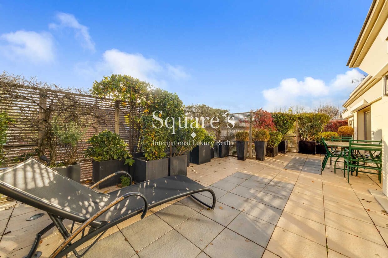 mansion (hôtel particulier) 10 Rooms for sale on Neuilly-sur-Seine (92200)