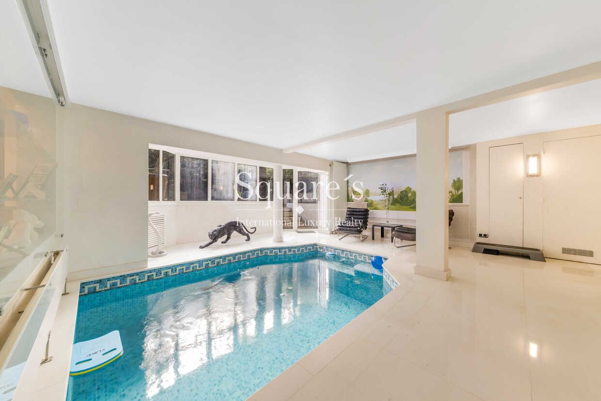 mansion (hôtel particulier) 10 Rooms for sale on Neuilly-sur-Seine (92200)