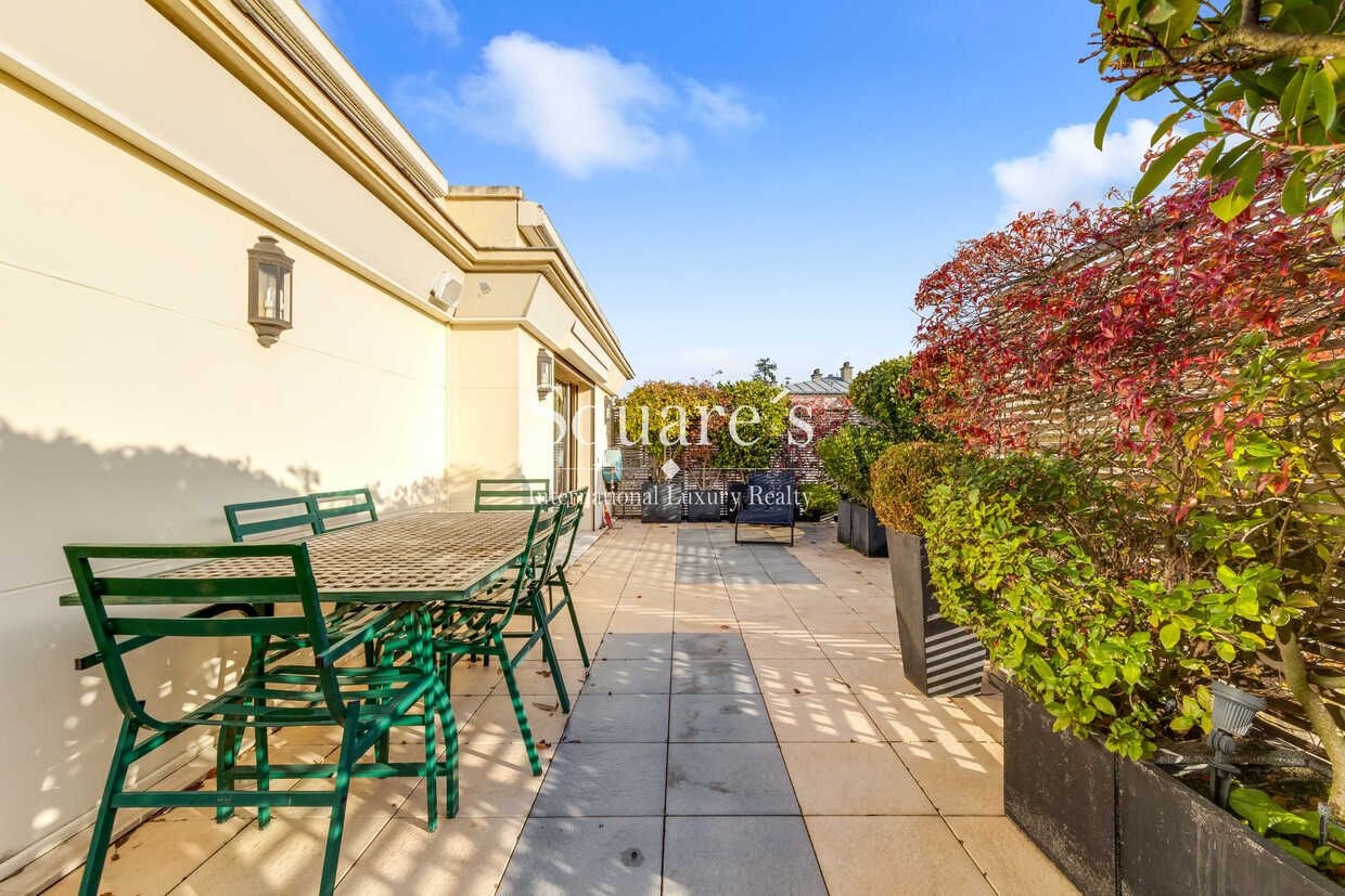 mansion (hôtel particulier) 10 Rooms for sale on Neuilly-sur-Seine (92200)