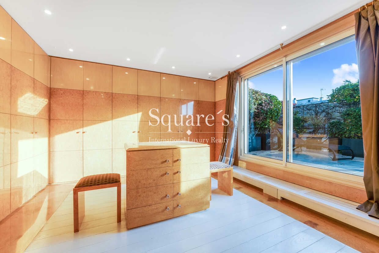 mansion (hôtel particulier) 10 Rooms for sale on Neuilly-sur-Seine (92200)