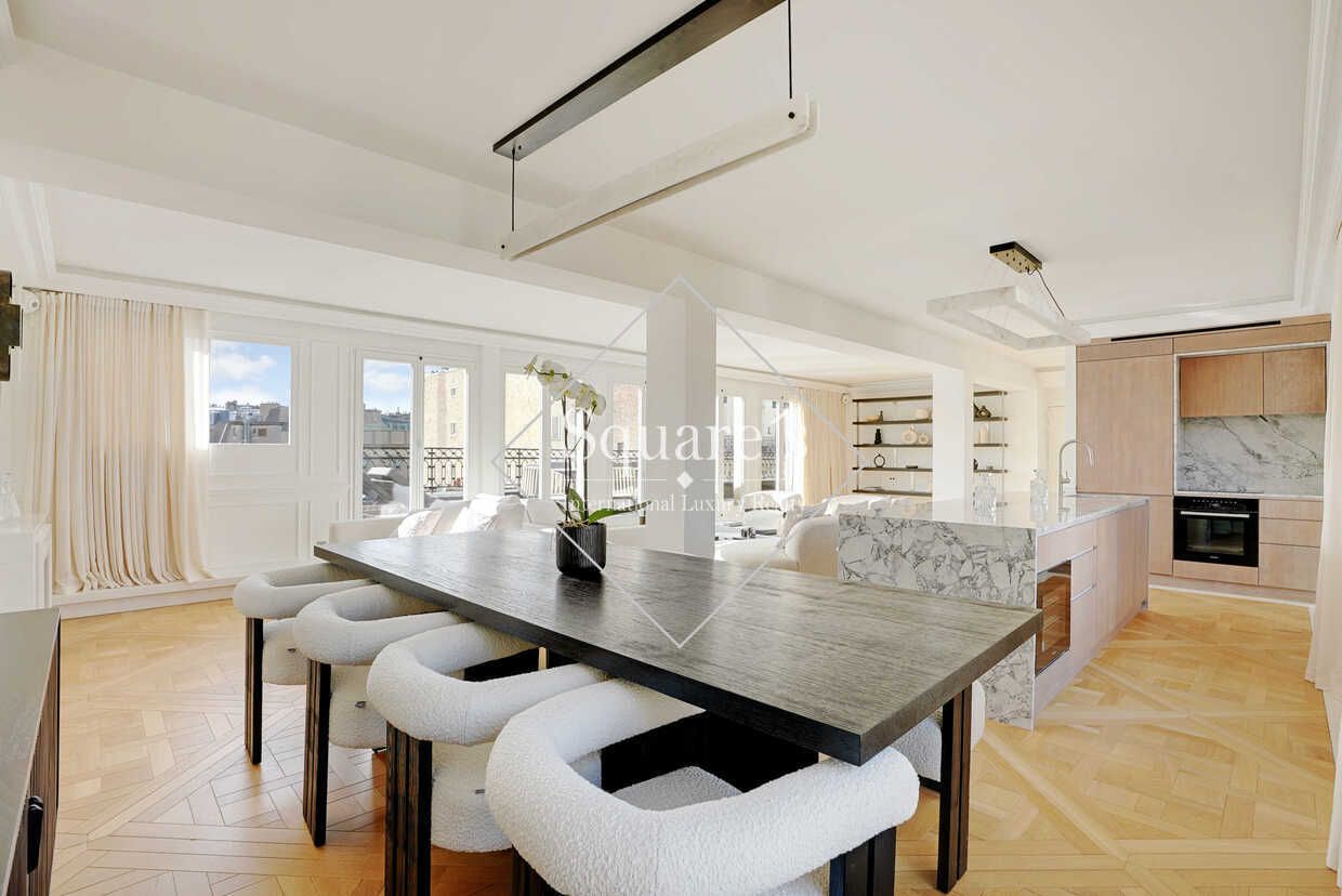 apartment 5 Rooms for sale on Paris 8ème (75008)