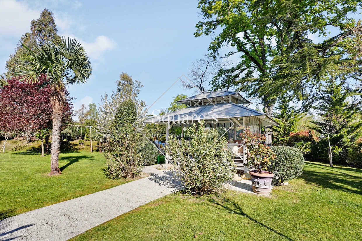 house 6 Rooms for sale on Rueil  Malmaison (92500)