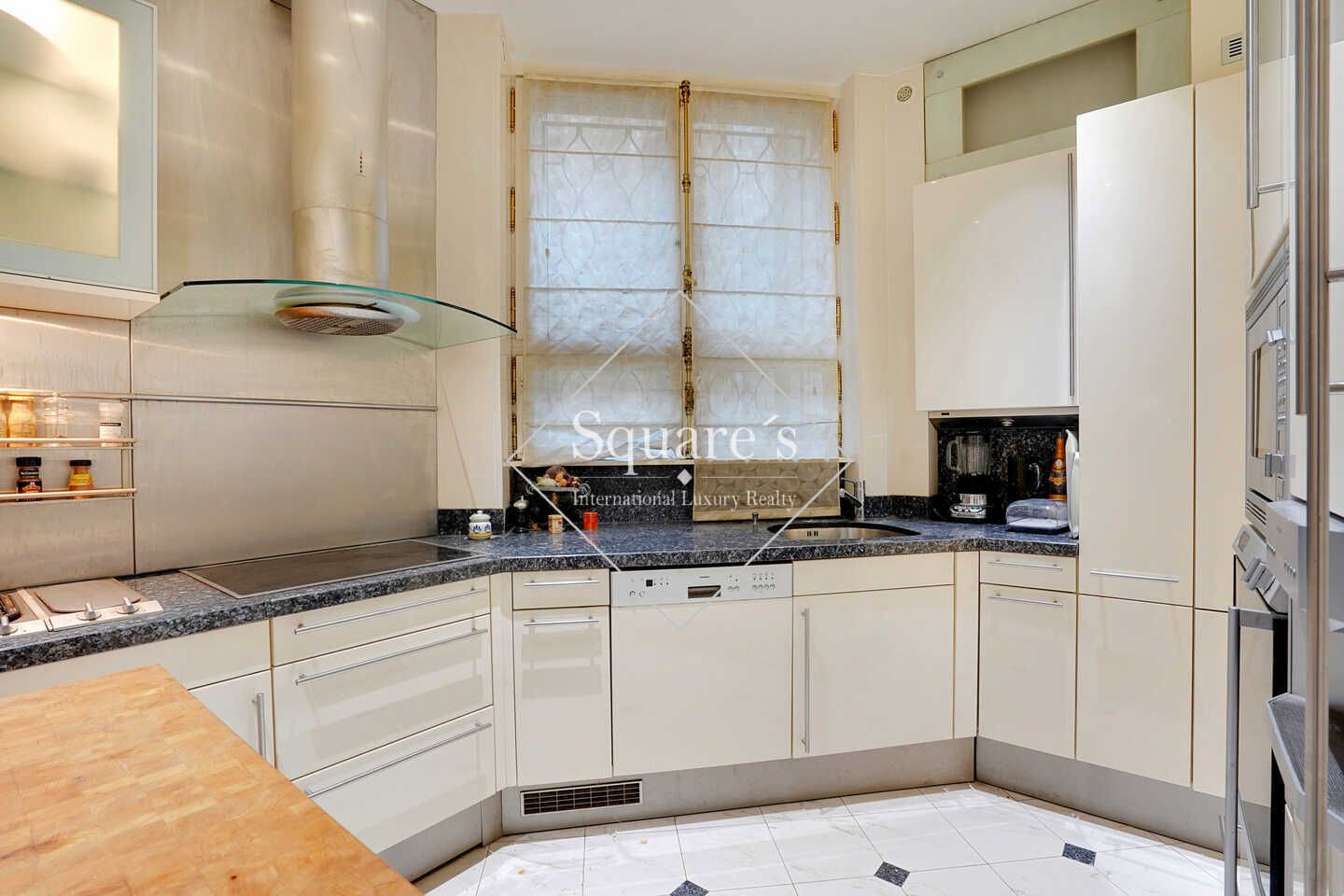 apartment 7 Rooms for sale on Paris 16ème (75016)