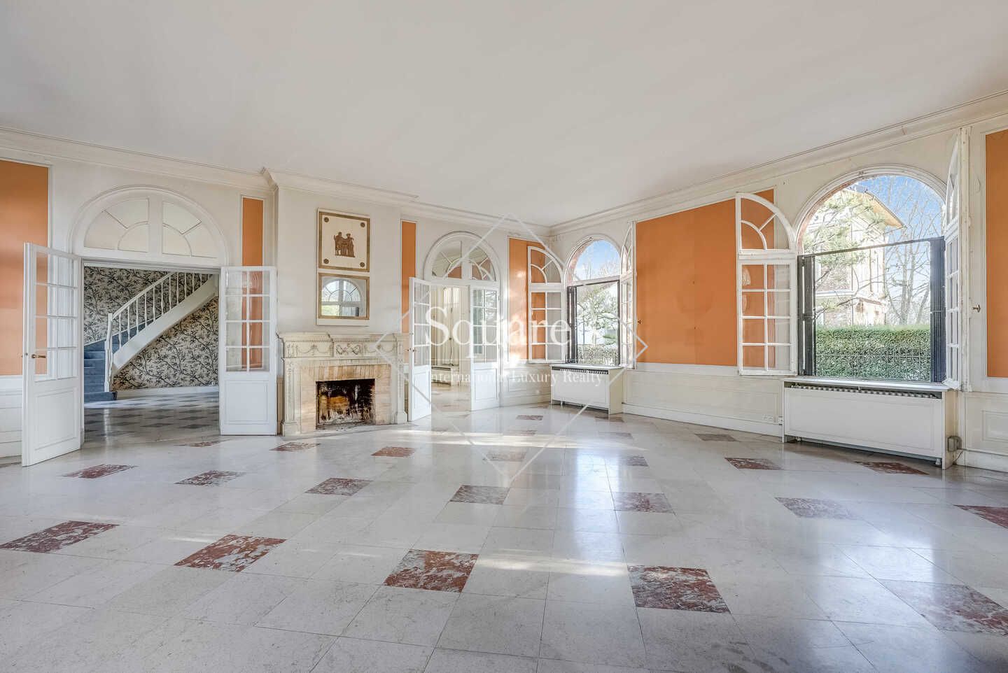 house 7 Rooms for sale on Saint-Cloud (92210)