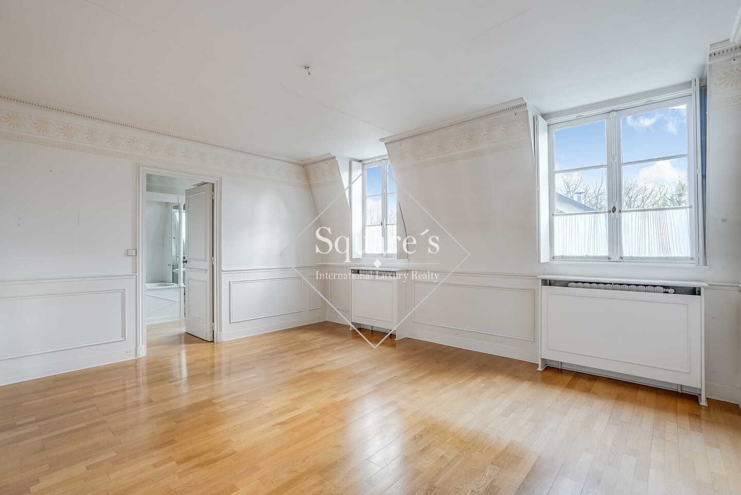 house 7 Rooms for sale on Saint-Cloud (92210)