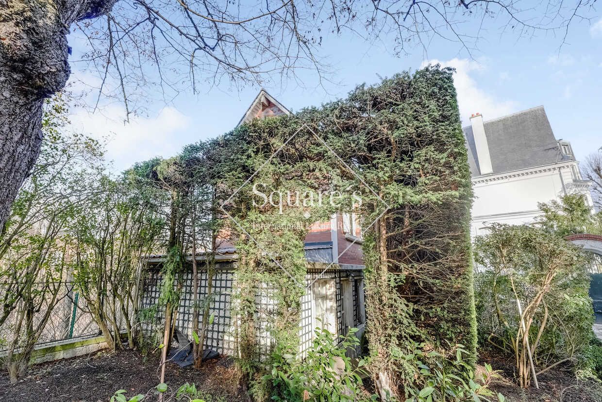 house 7 Rooms for sale on Saint-Cloud (92210)