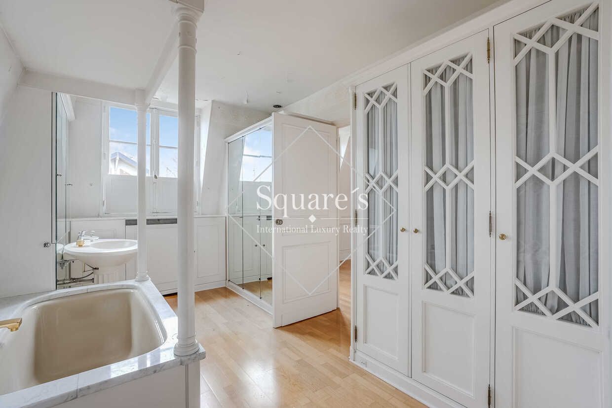 house 7 Rooms for sale on Saint-Cloud (92210)