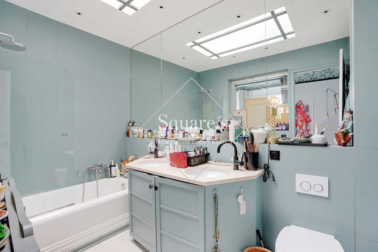 apartment 8 Rooms for sale on Paris 16ème (75016)